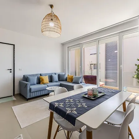 Apartmán Golden Hour Balcony Pool & 100m By Pikhost *